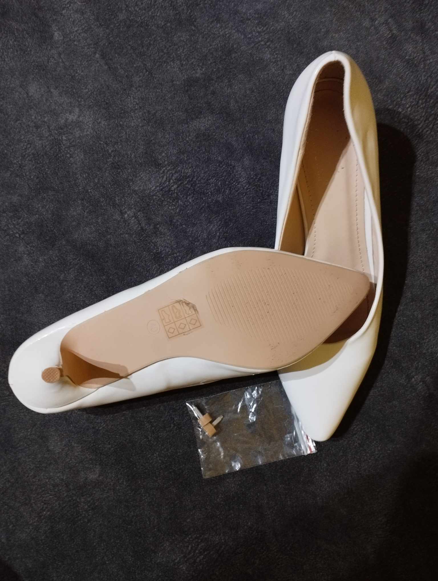 Fehér, magas sarkú női alkalmi cipő, 40-es méret